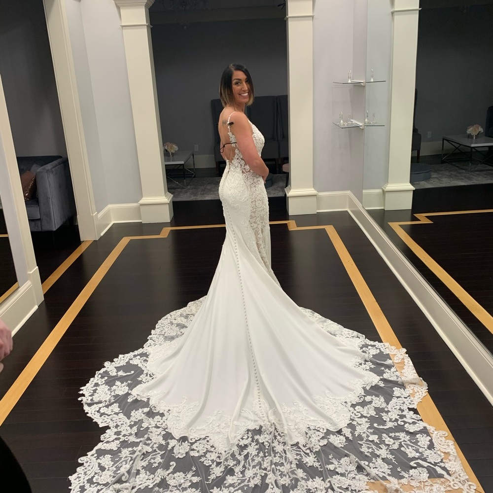 Martina Liana size 12 Ivory and Honey Porcelain color wedding dress and Vail. - Picture 5 of 7